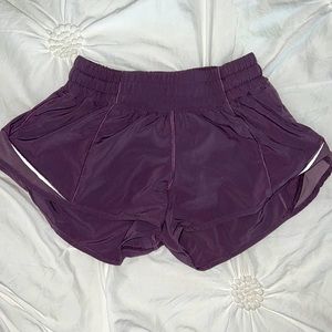 Hotty hot 2.5 low rise Lululemon shorts